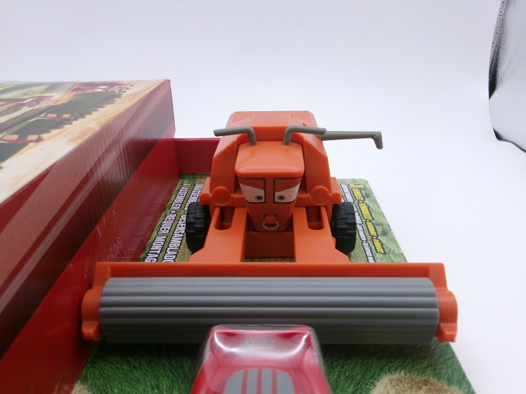 DISNEY PIXAR CARS FRANK ESCAPE & STUNT RACE