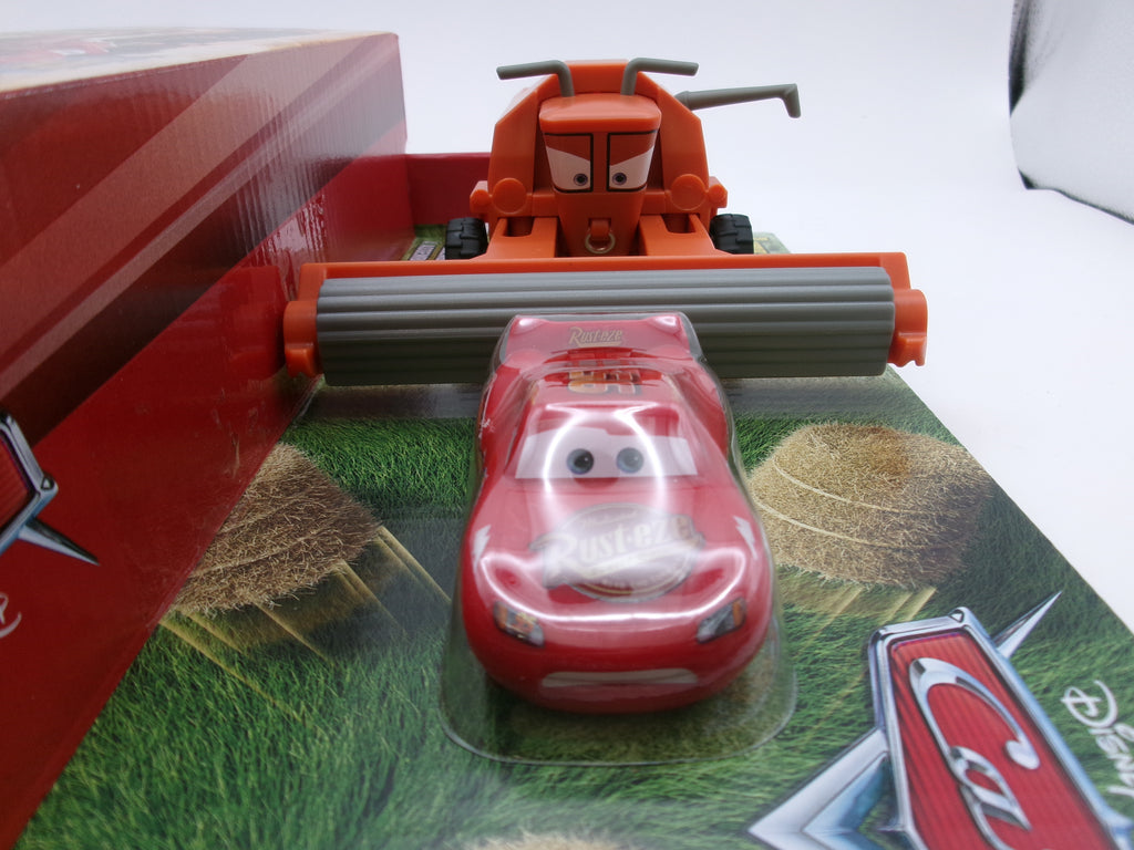 DISNEY PIXAR CARS FRANK ESCAPE & STUNT RACE