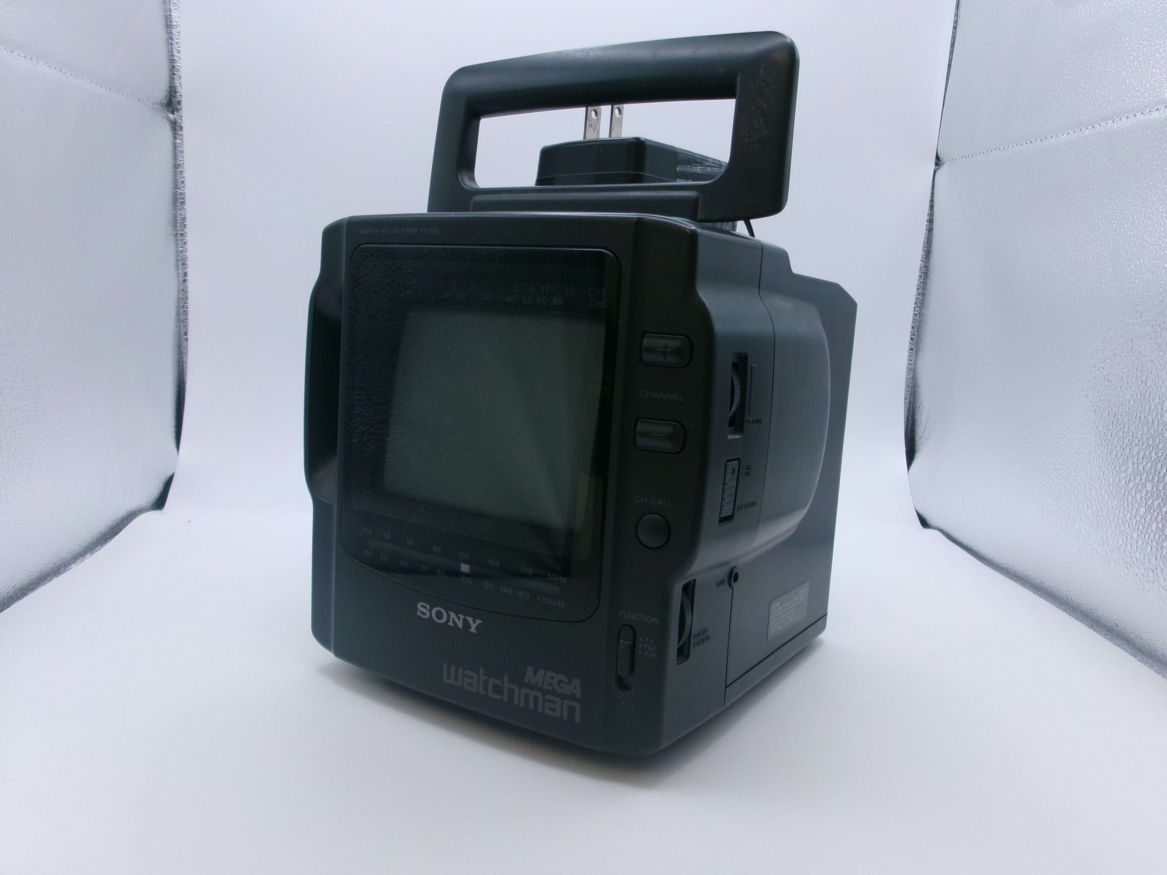Vintage Sony MEGA Watchman FD-525 Black & White TV AM FM Radio