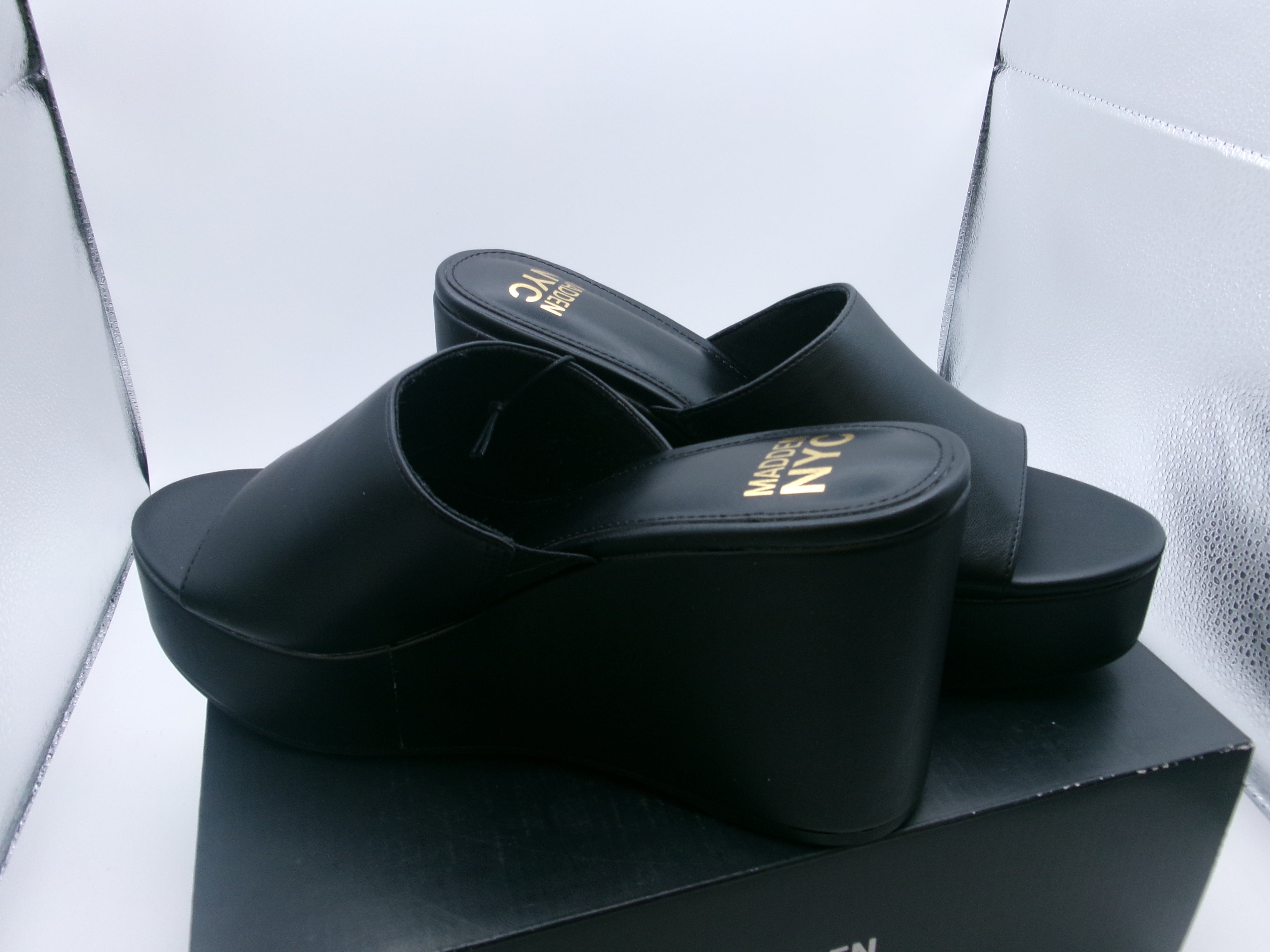 Madden NYC Womens Black BOHO Wedge