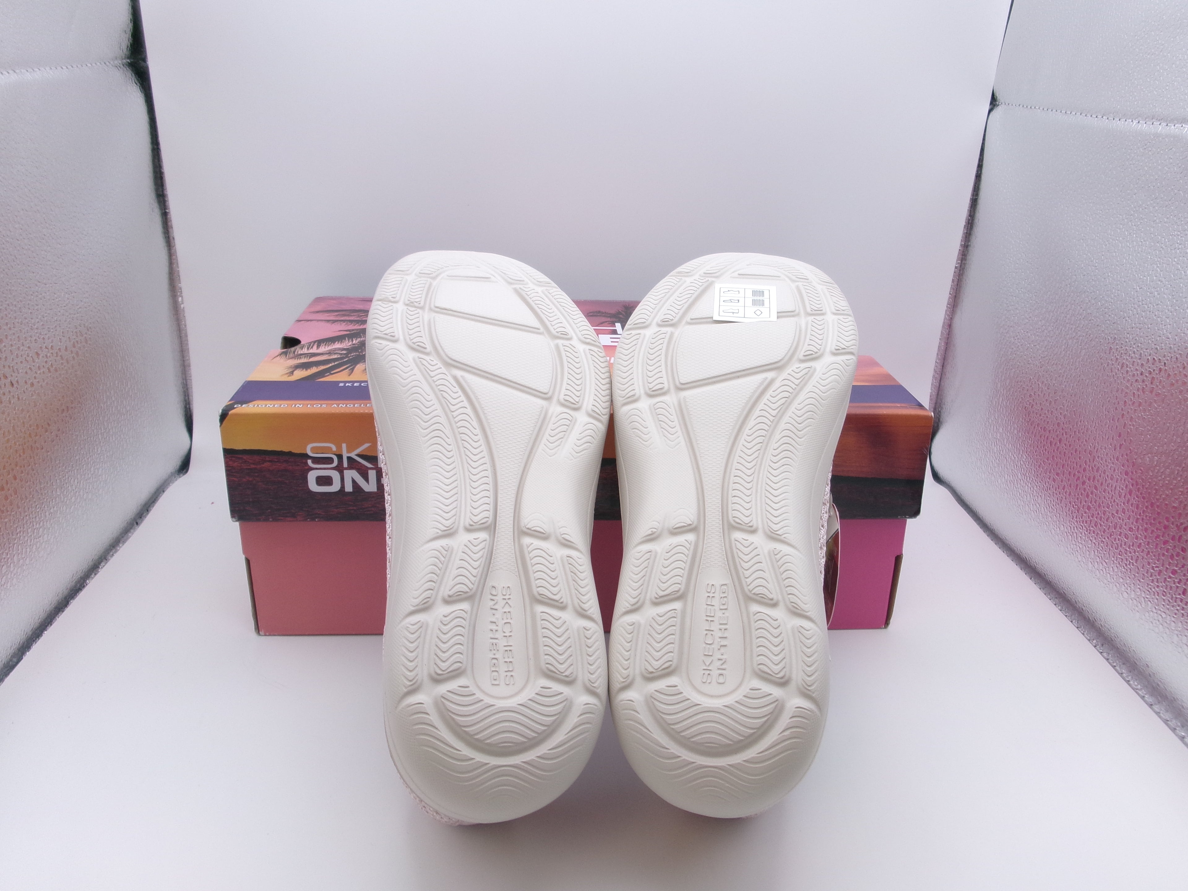 Skechers Women's On-The-Go Flex Radiant Sneaker SIZE 5