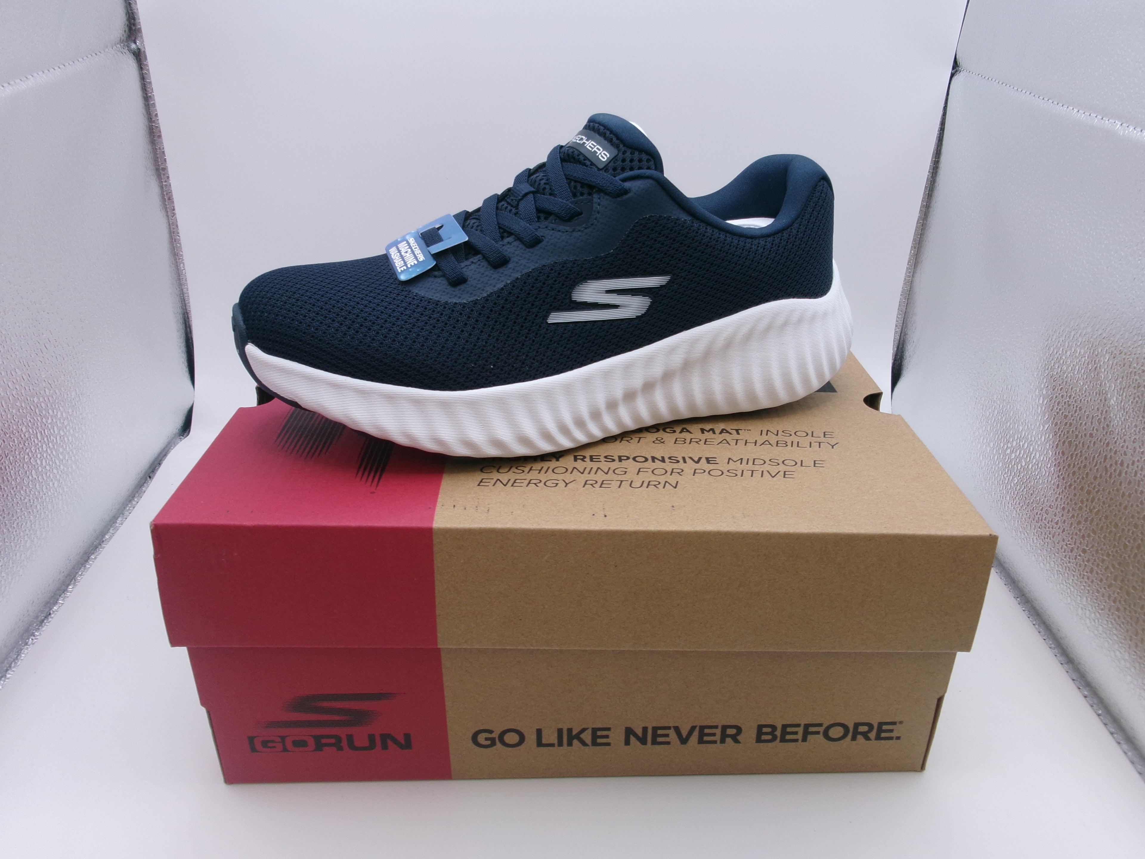 Skechers Women's Go Run Now Calumet Trainers, Navy and white, 7 US