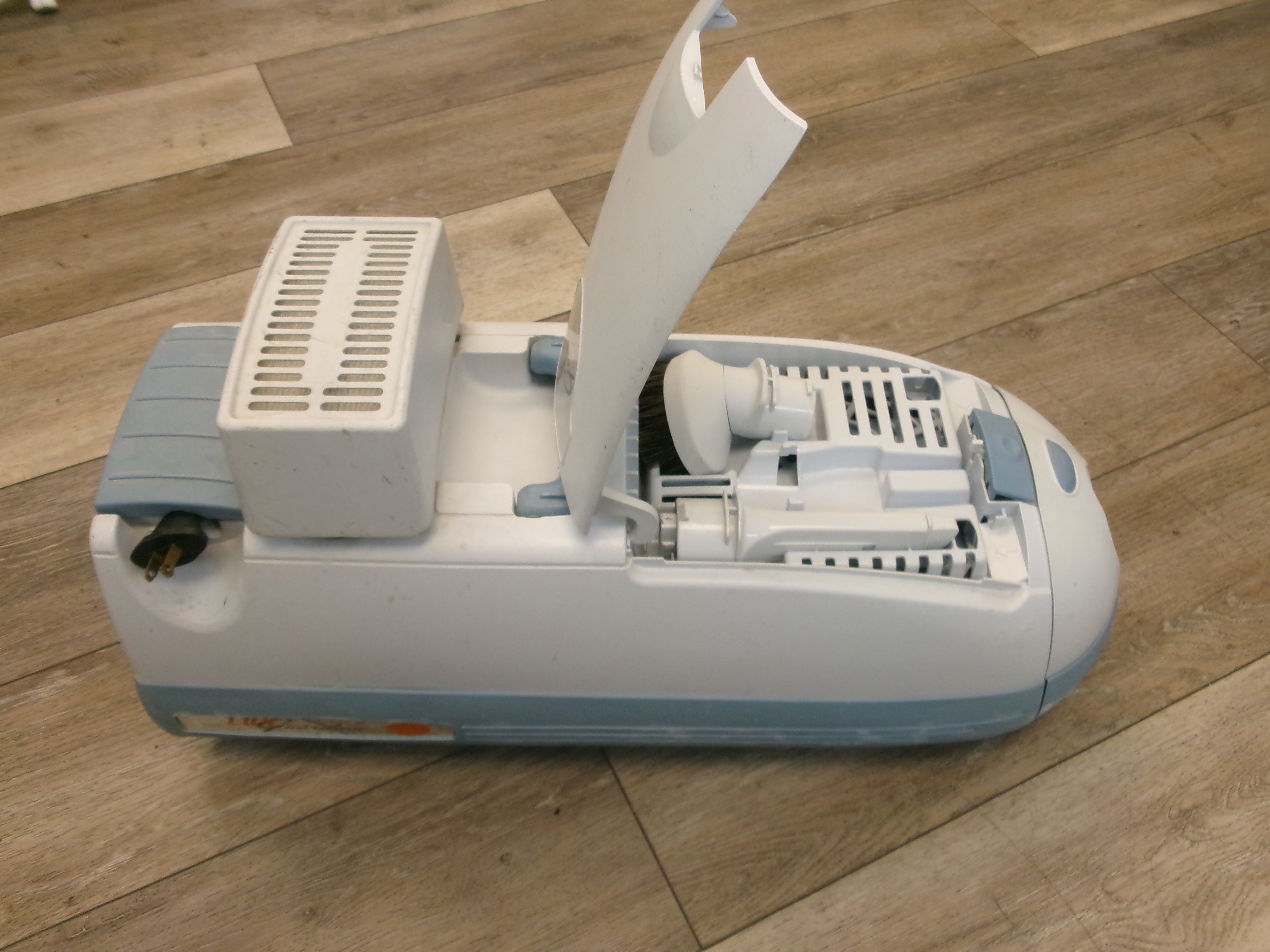 Electrolux LUX Guardian C154E Hepa Filter Canister Vacuum Cleaner