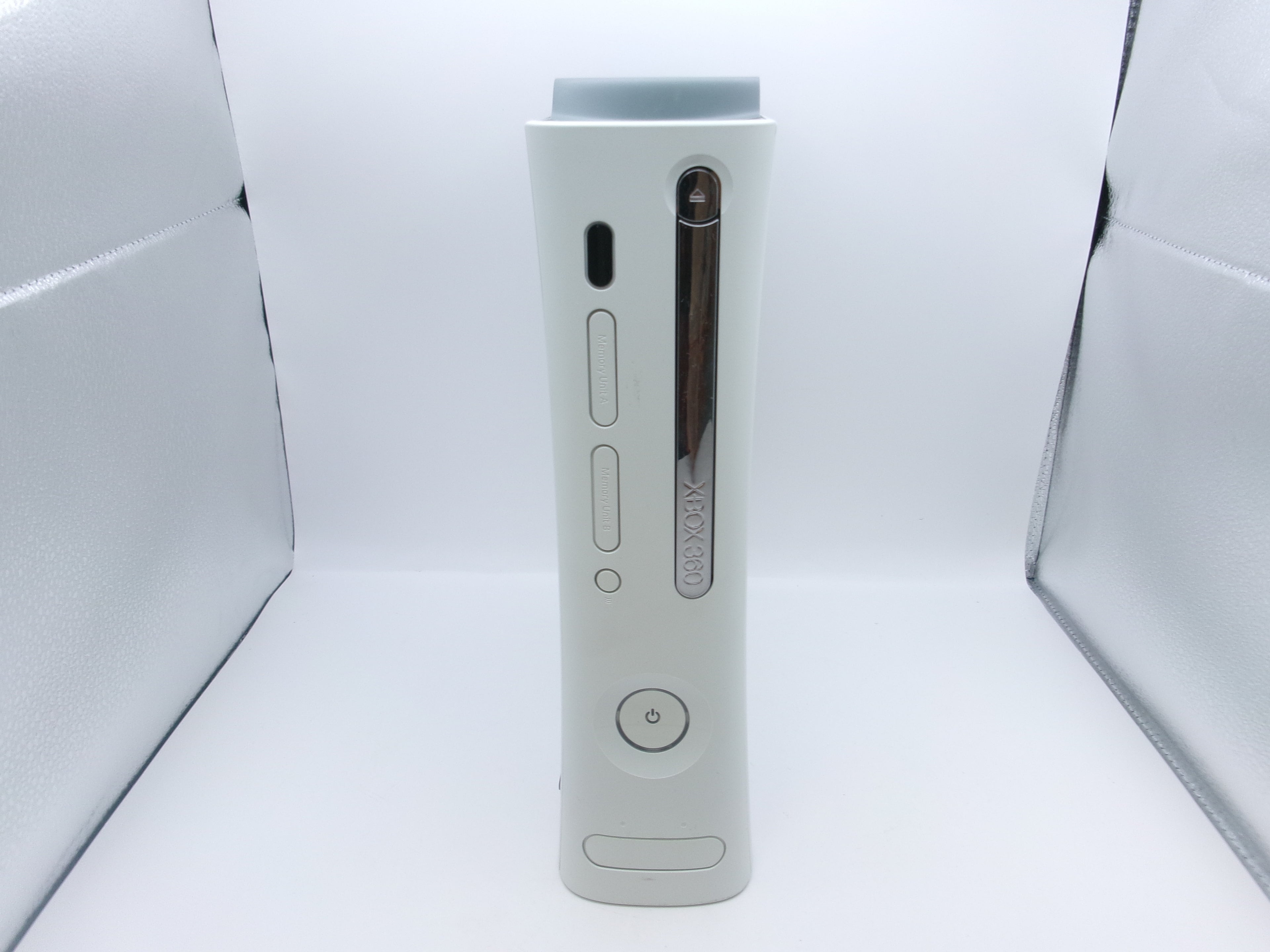 Xbox 360 Go Pro White w/AV Cable Controller Power Supply & Original Box- Not Functioning