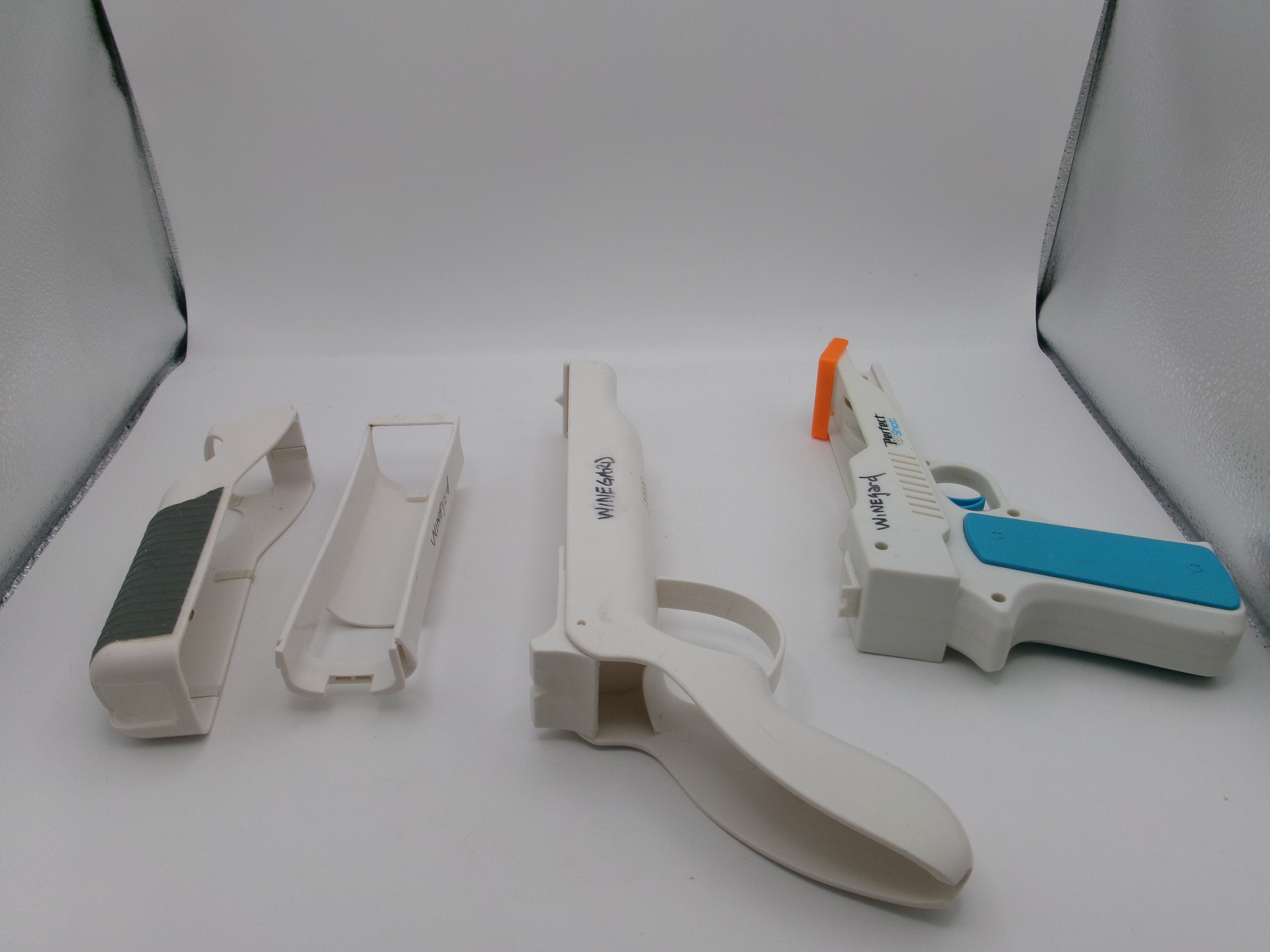 Nintendo Wii Sports Pack Accesories Zapper Gun, Hand Gun, Baseball Bats, Tennis Rackets, Golf Clubs, and Steering Wheel