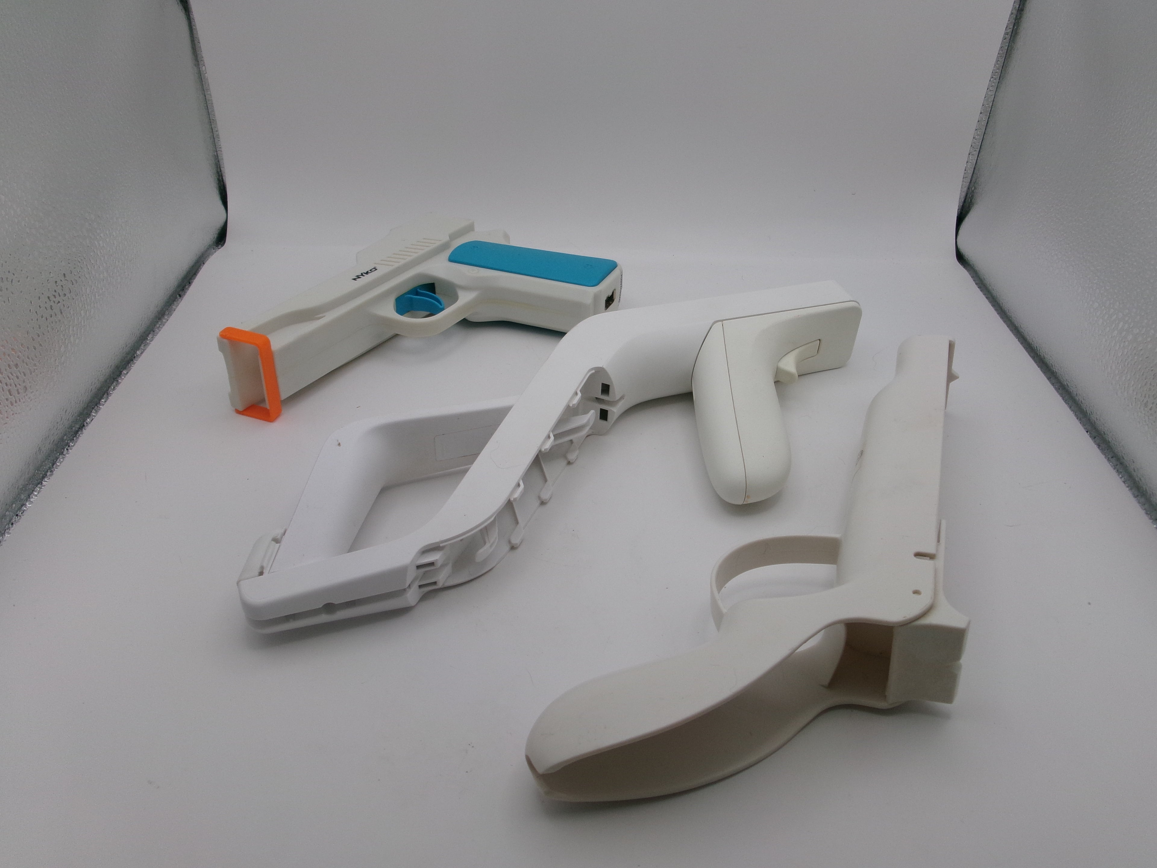 Nintendo Wii Sports Pack Accesories Zapper Gun, Hand Gun, Baseball Bats, Tennis Rackets, Golf Clubs, and Steering Wheel