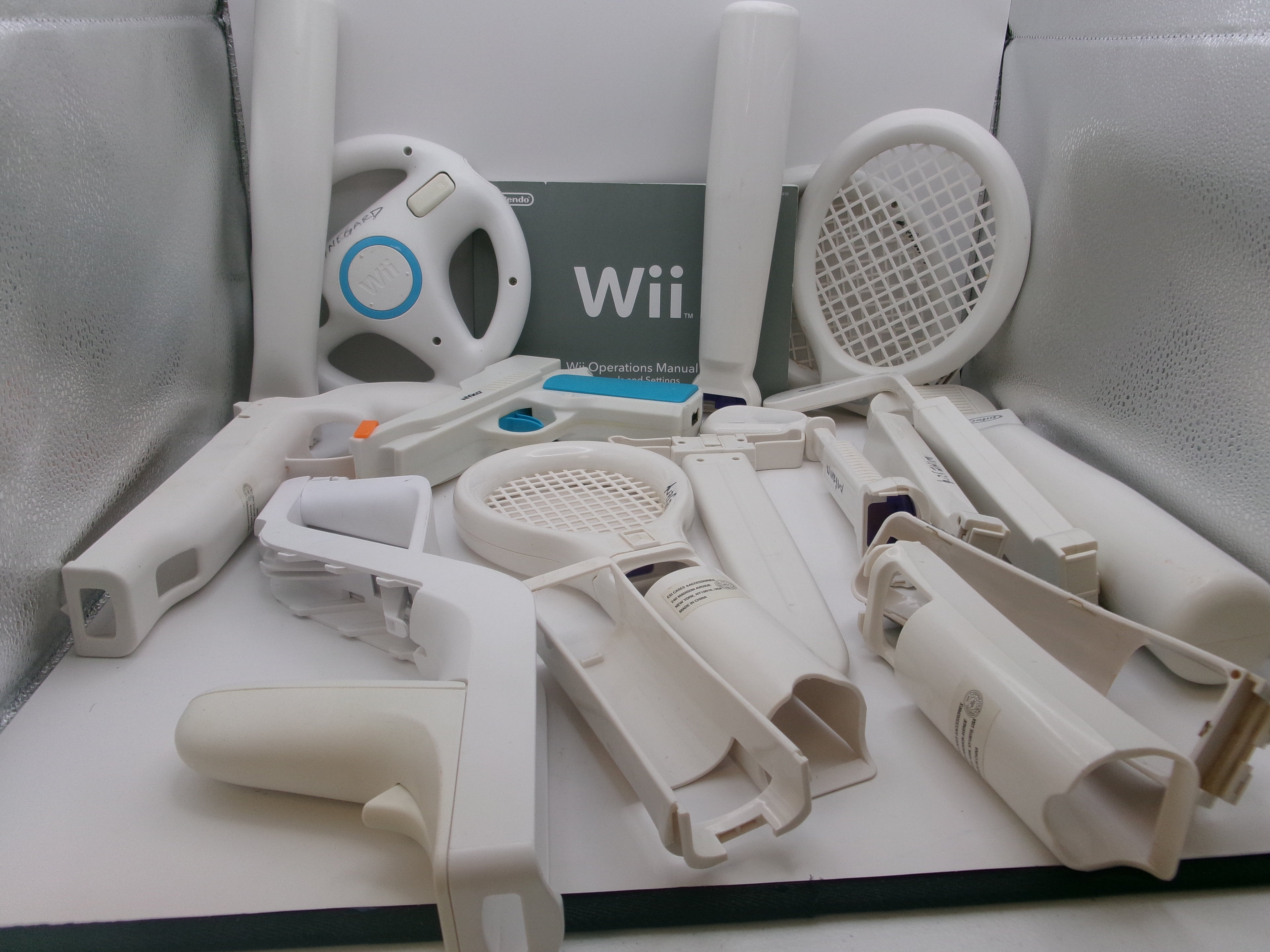 Nintendo Wii Sports Pack Accesories Zapper Gun, Hand Gun, Baseball Bats, Tennis Rackets, Golf Clubs, and Steering Wheel