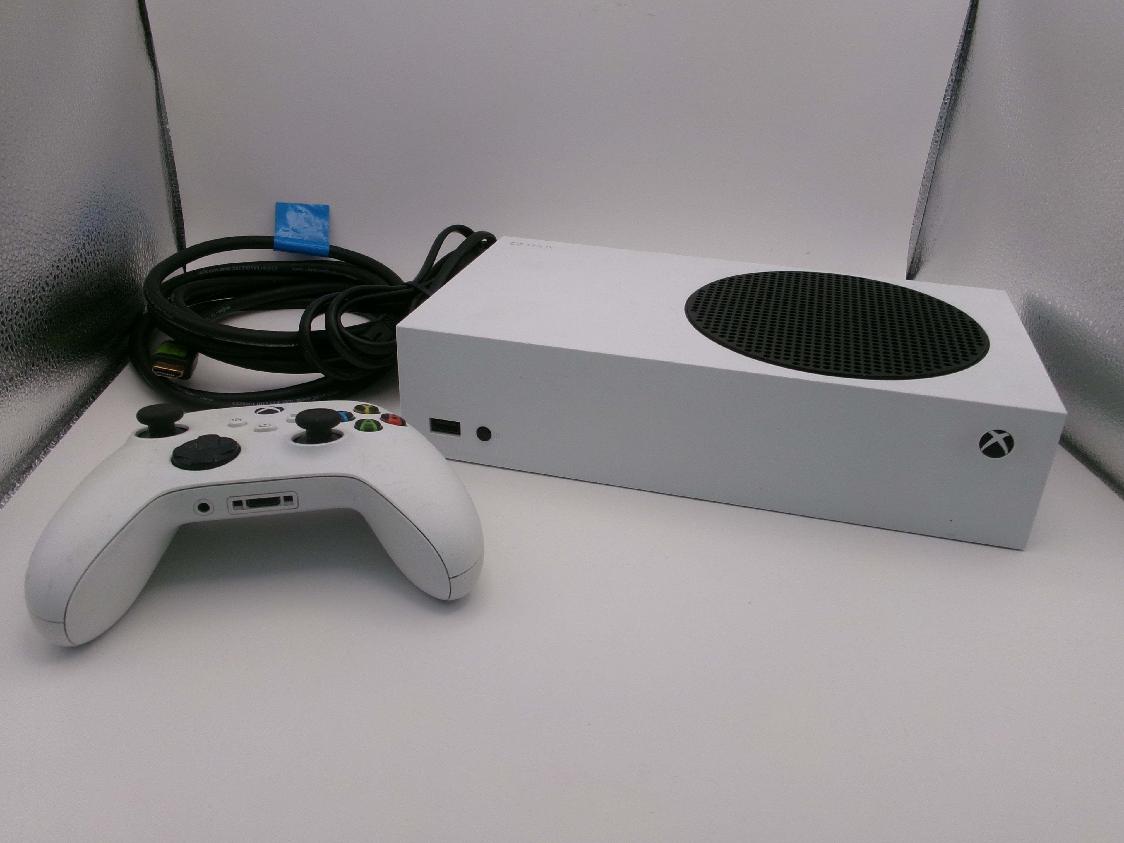 Microsoft Xbox Series S White Console One Controller