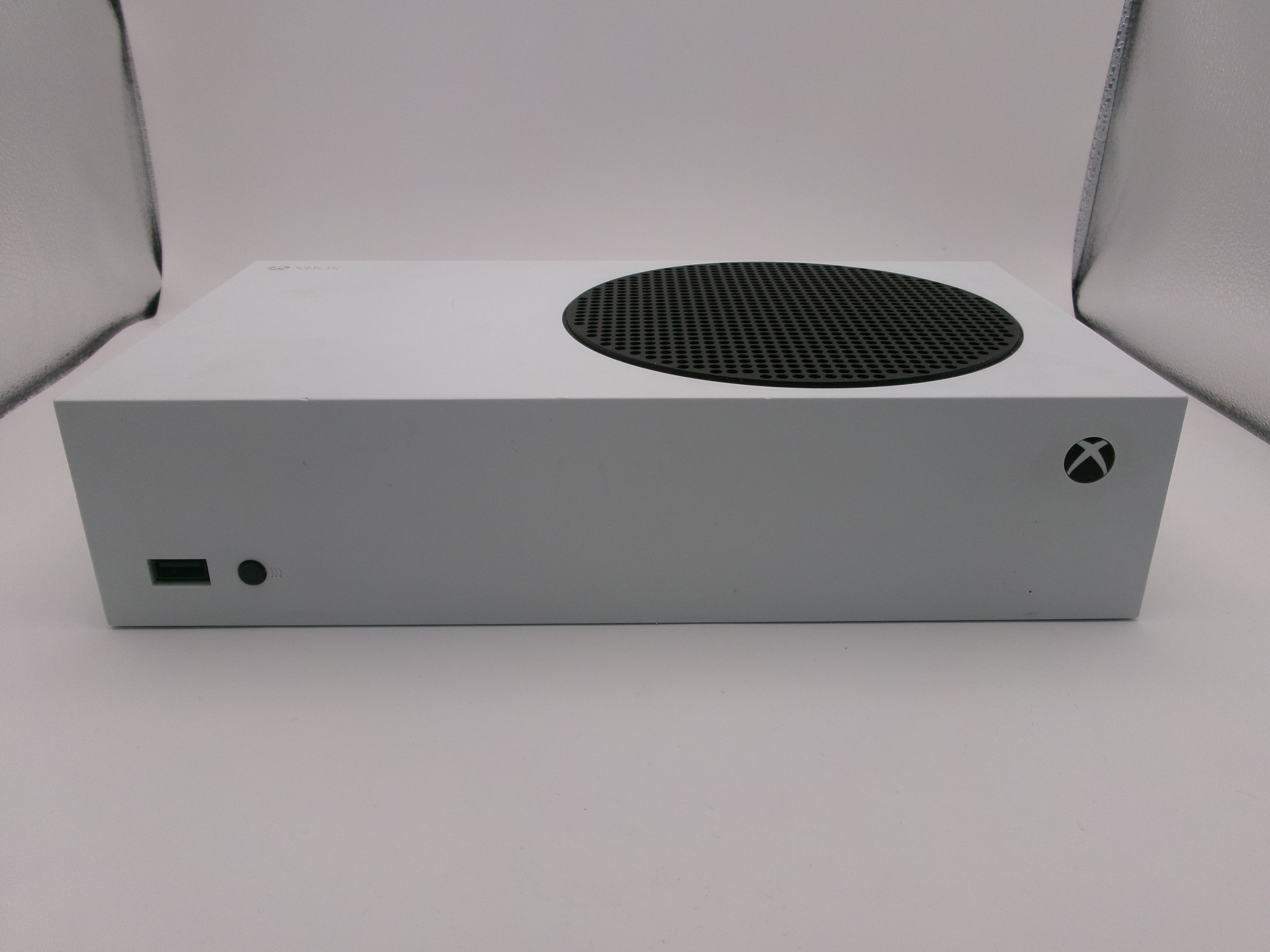 Microsoft Xbox Series S White Console One Controller