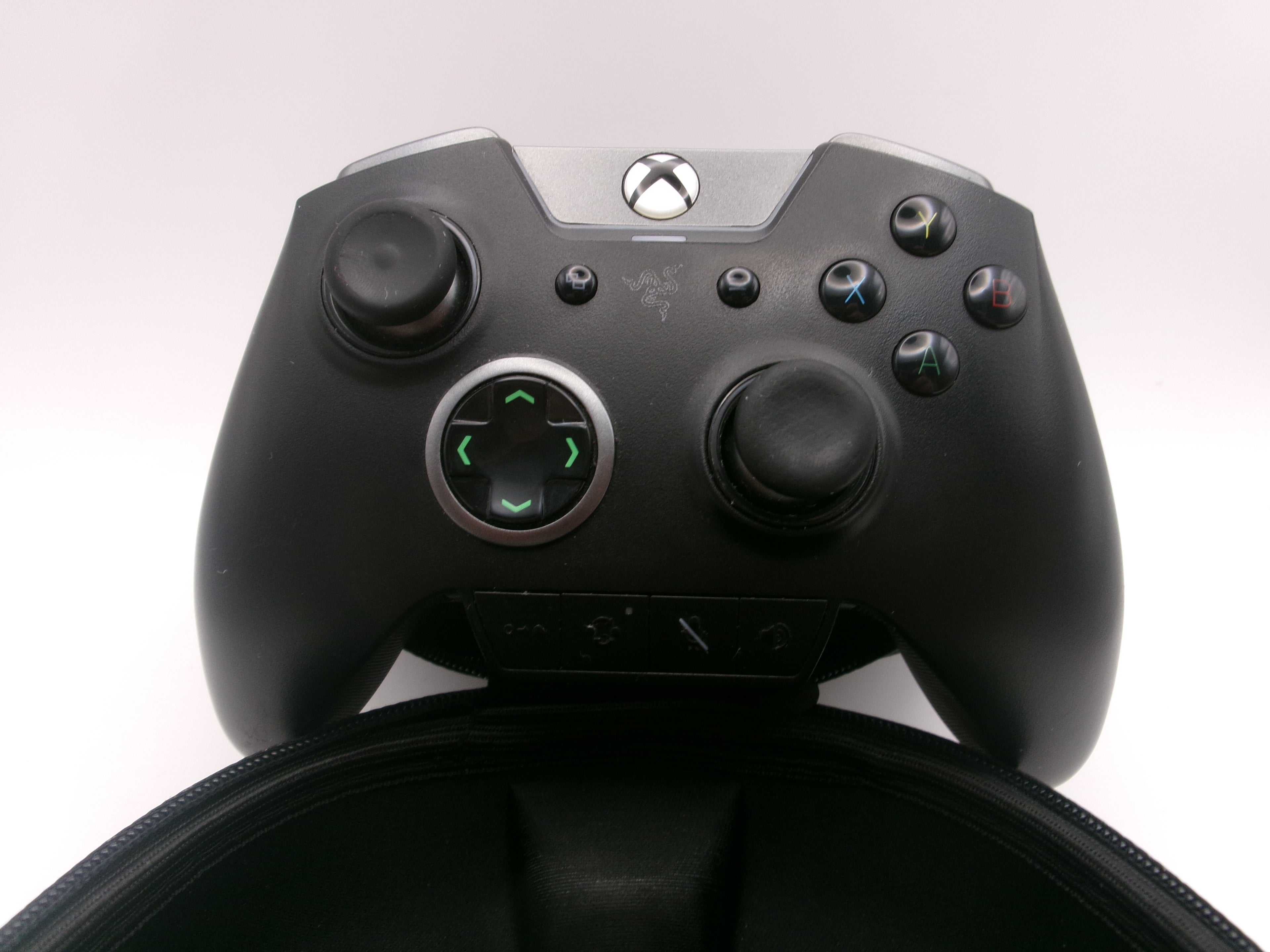 Razer - Wolverine Ultimate Officially Licensed Xbox One Wired Gaming Controller For PC, Xbox One, Xbox Series X & S - Black WITH CASE