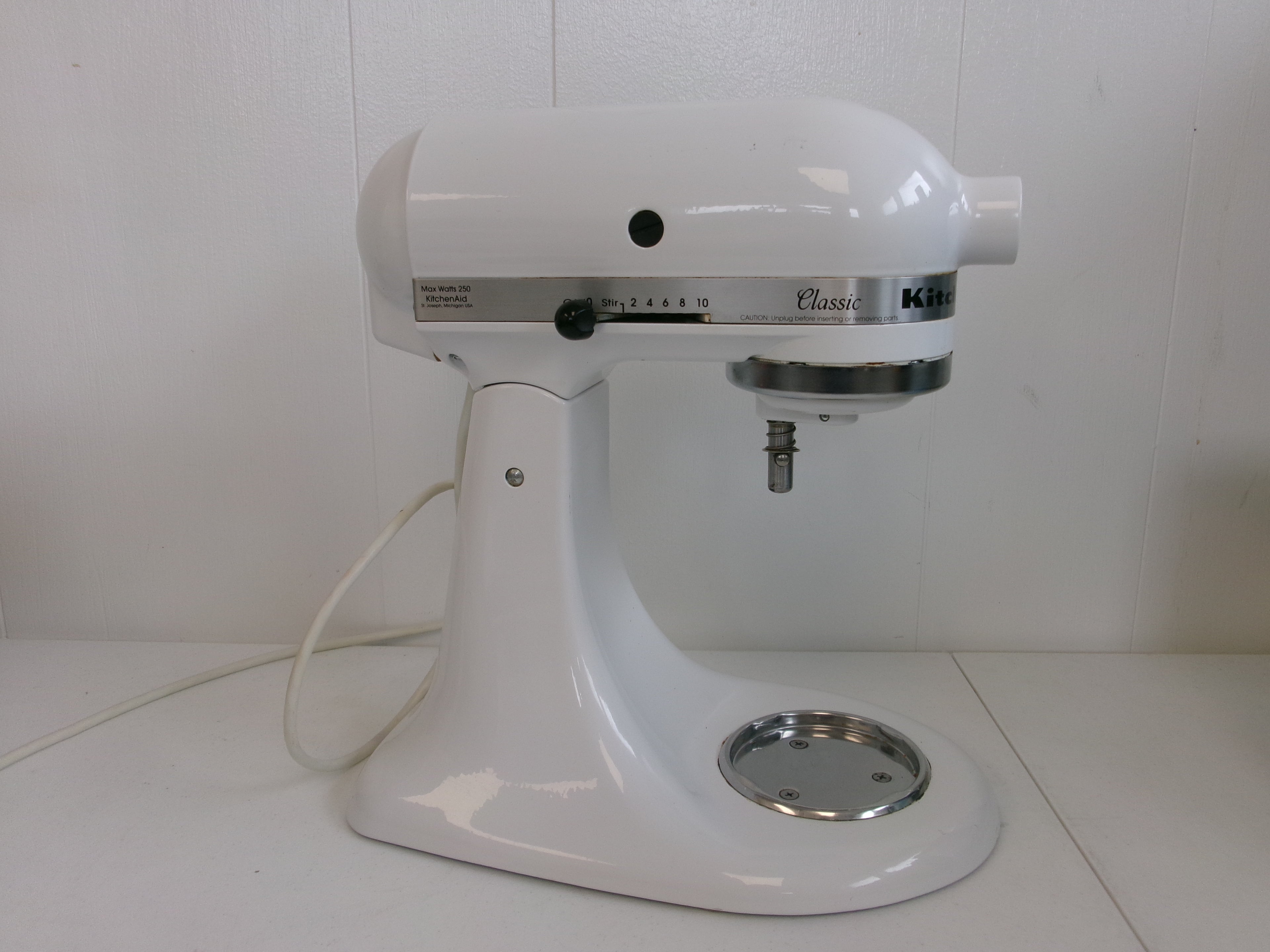 KitchenAid Classic Series 4.5-Quart Tilt-Head Stand Mixer, White, K45SSWH