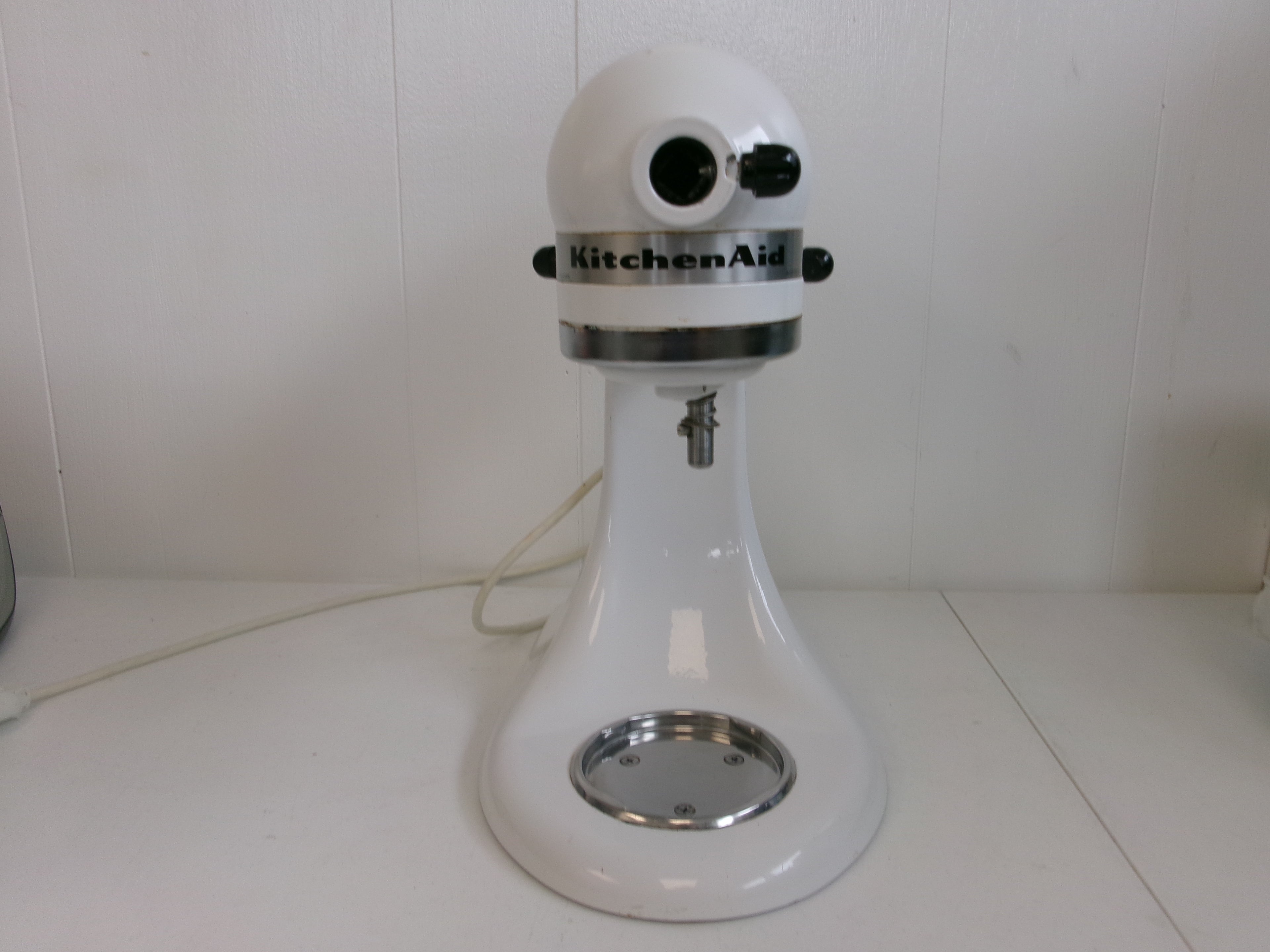 KitchenAid Classic Series 4.5-Quart Tilt-Head Stand Mixer, White, K45SSWH