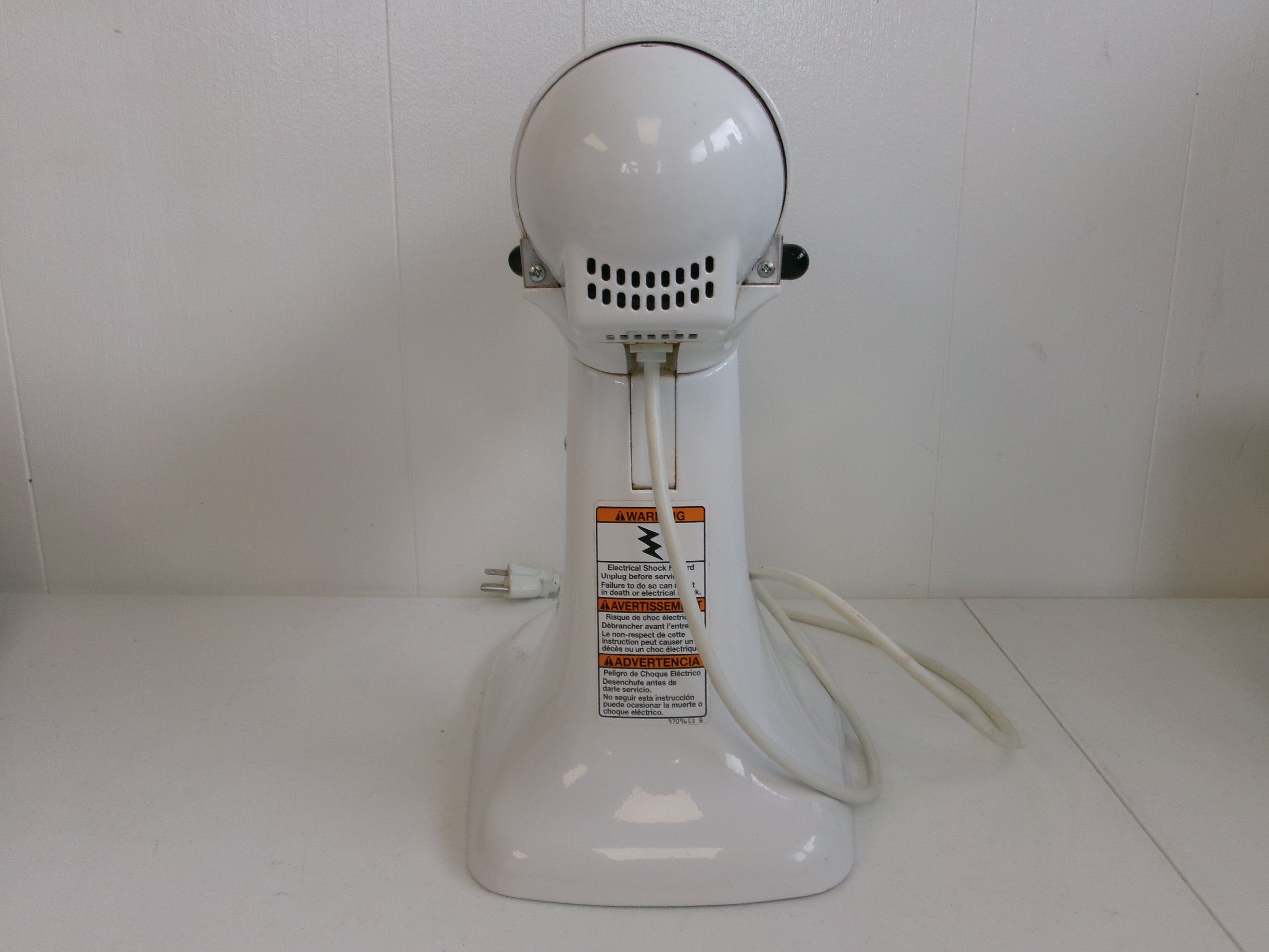 KitchenAid Classic Series 4.5-Quart Tilt-Head Stand Mixer, White, K45SSWH