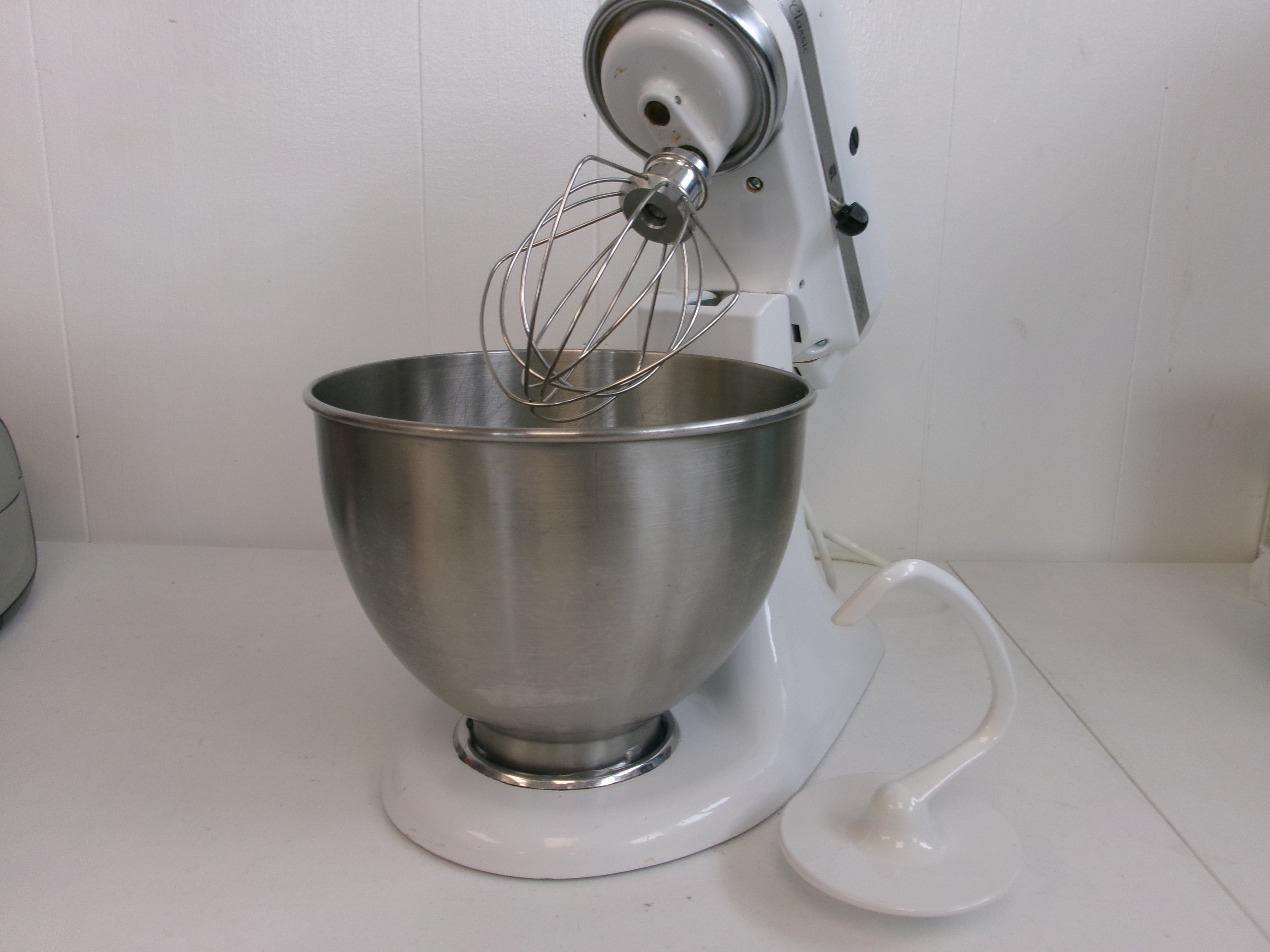 KitchenAid Classic Series 4.5-Quart Tilt-Head Stand Mixer, White, K45SSWH