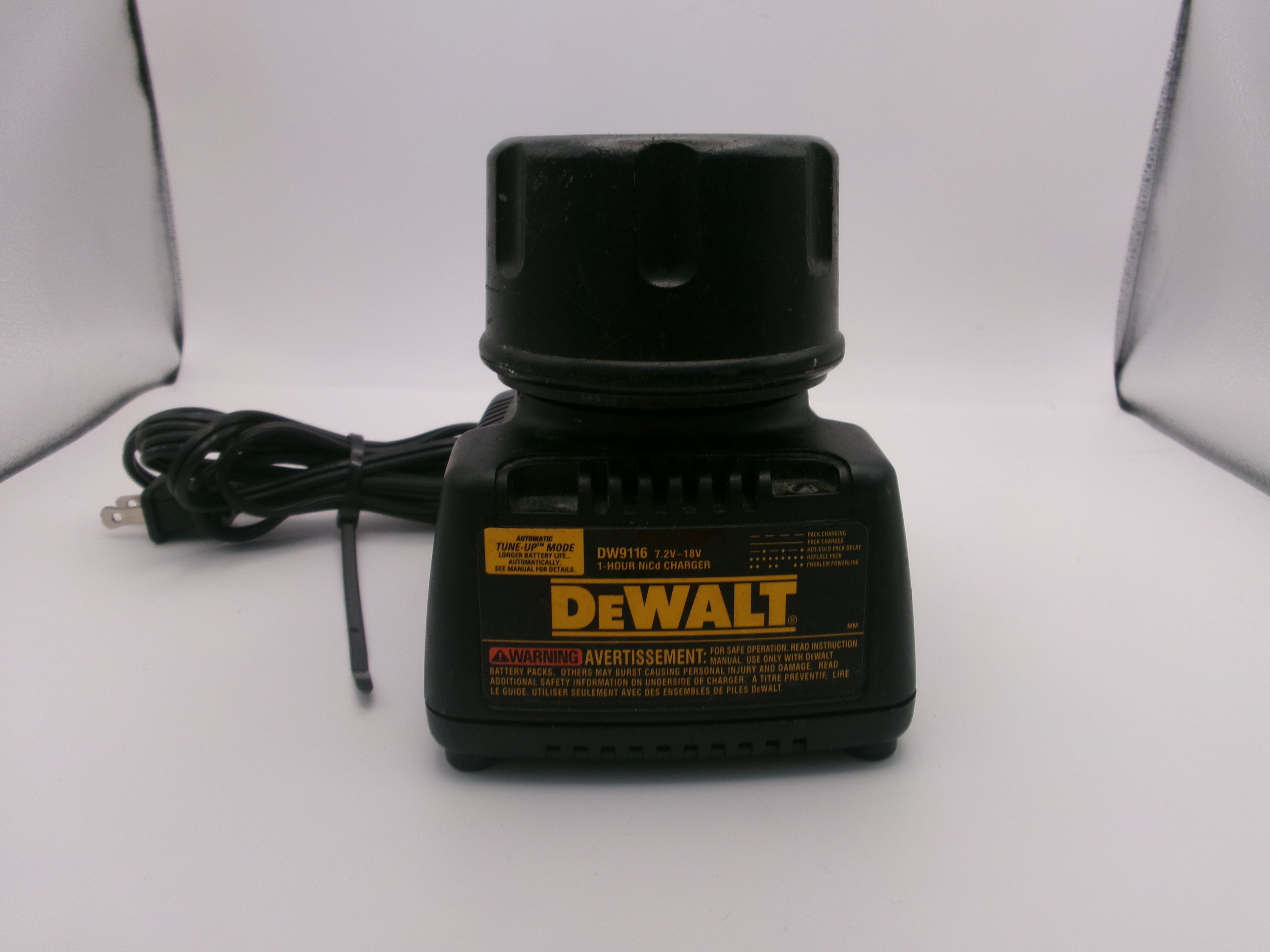 DeWalt 18v XR+ NiCd Battery DW9096 and  DeWALT DW9116 7.2V-18V 1 Hour