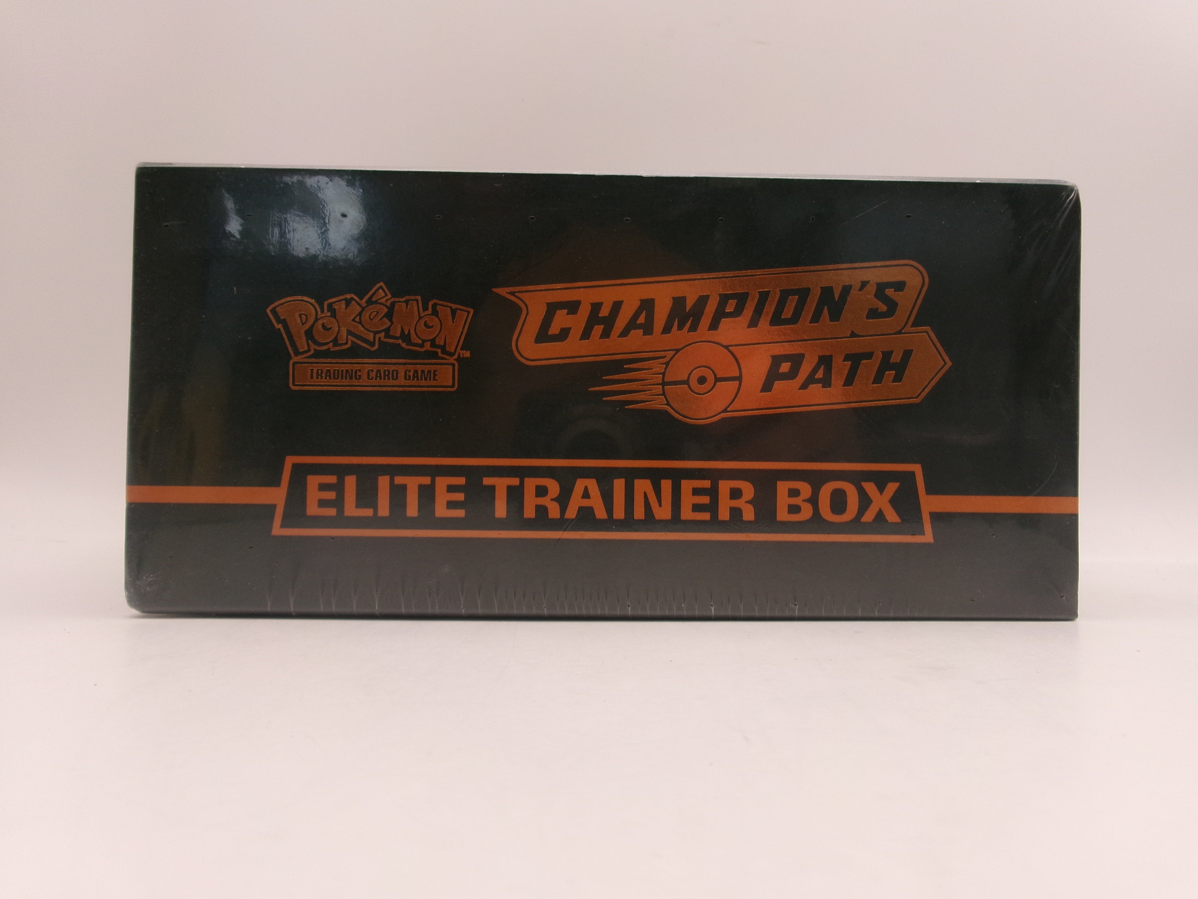 Champion's Path Elite Trainer Box - Champion's Path (CHP)