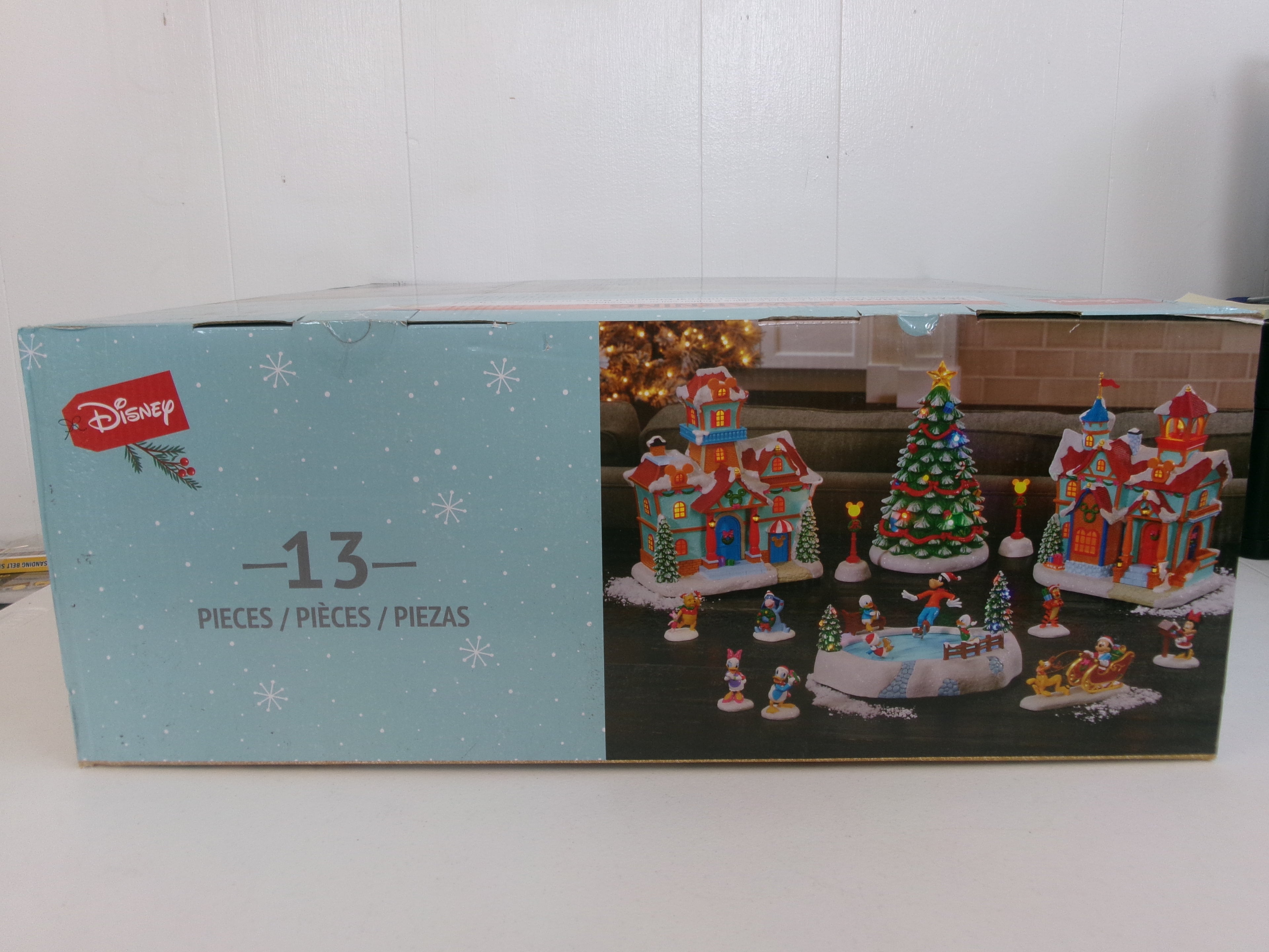 Disney Holiday Village - With Lights & Music - 13 Pieces Set