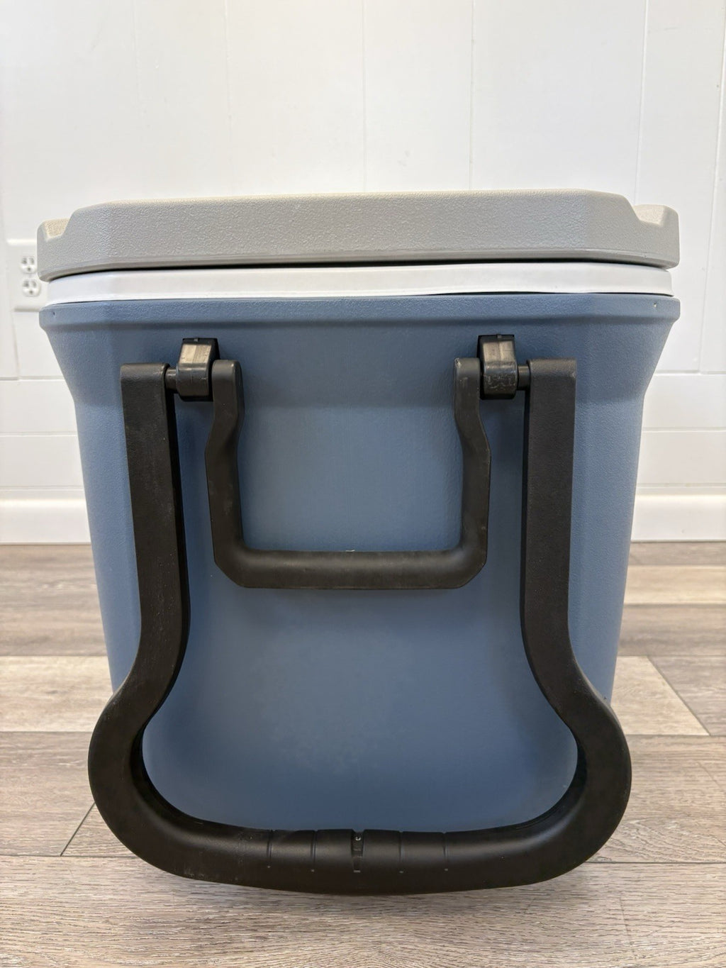 Coleman Classic Series Insulated Portable Wheeled Cooler, 100qt