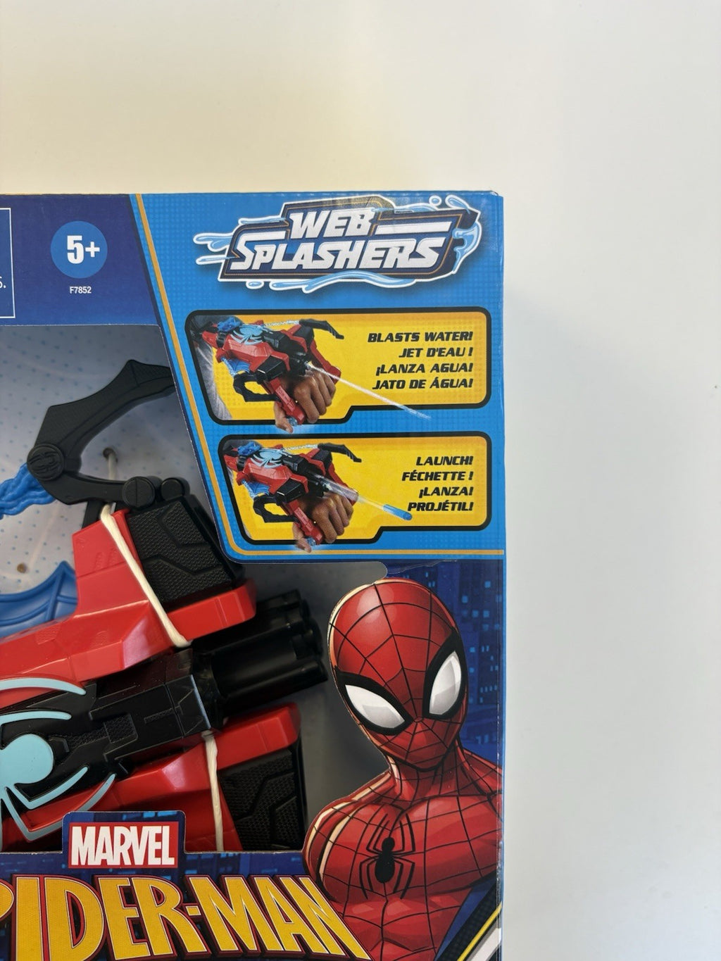 Nerf Marvel Spider-Man Strike 'N Splash Web Blaster. 2 IN 1