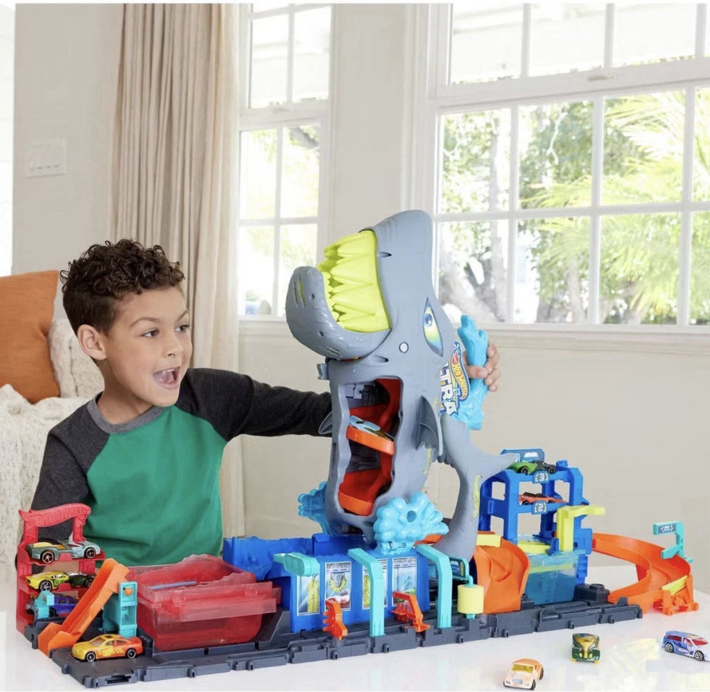 Hot Wheels Ultra Shark Car Wash Playset: Plastic Toy Vehicle Set, 1:64