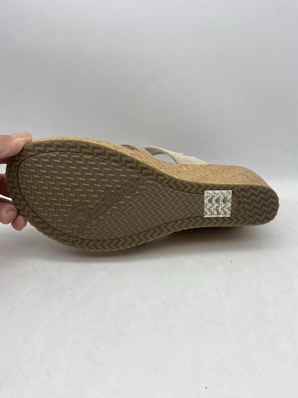 Skechers Womens Beverlee Luxe Foam Sail Away Embellished Wedge Sandals Beige 10