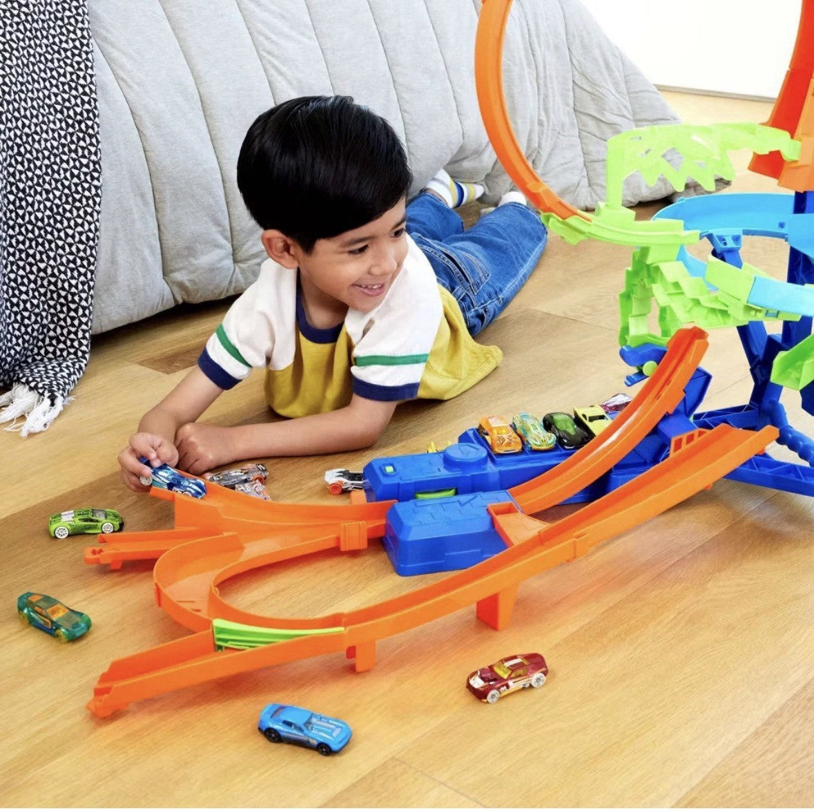 Hot Wheels Action Mid-Air Multi-Crash Toy Vehicle Playset - 37pk