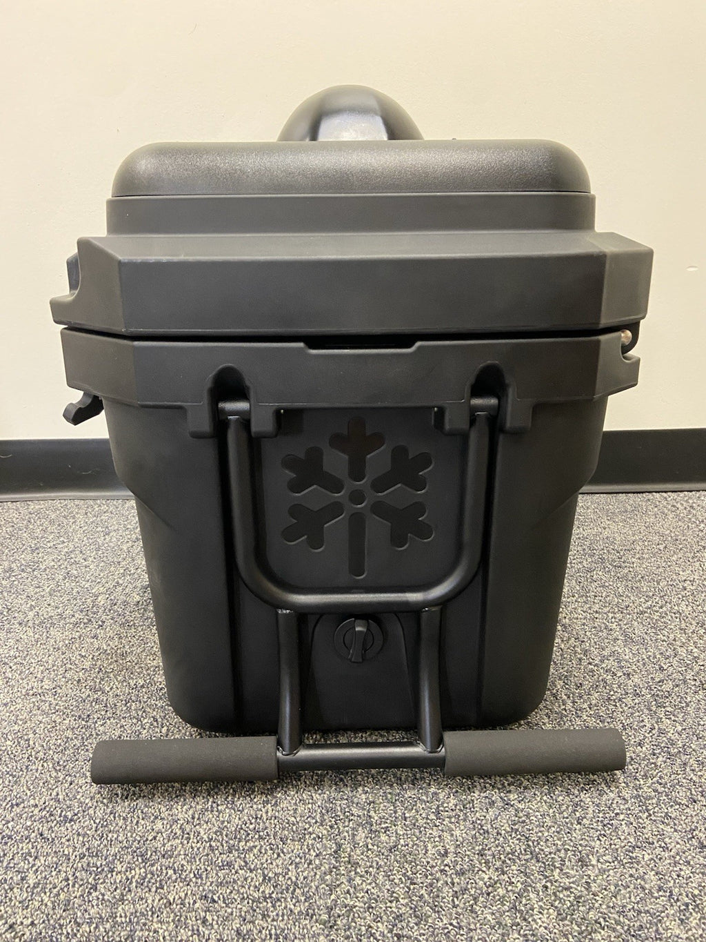 lcyBreeze Ultimate Portable Cooler & Air Conditioner AC Black 38 Qt Cooler Only