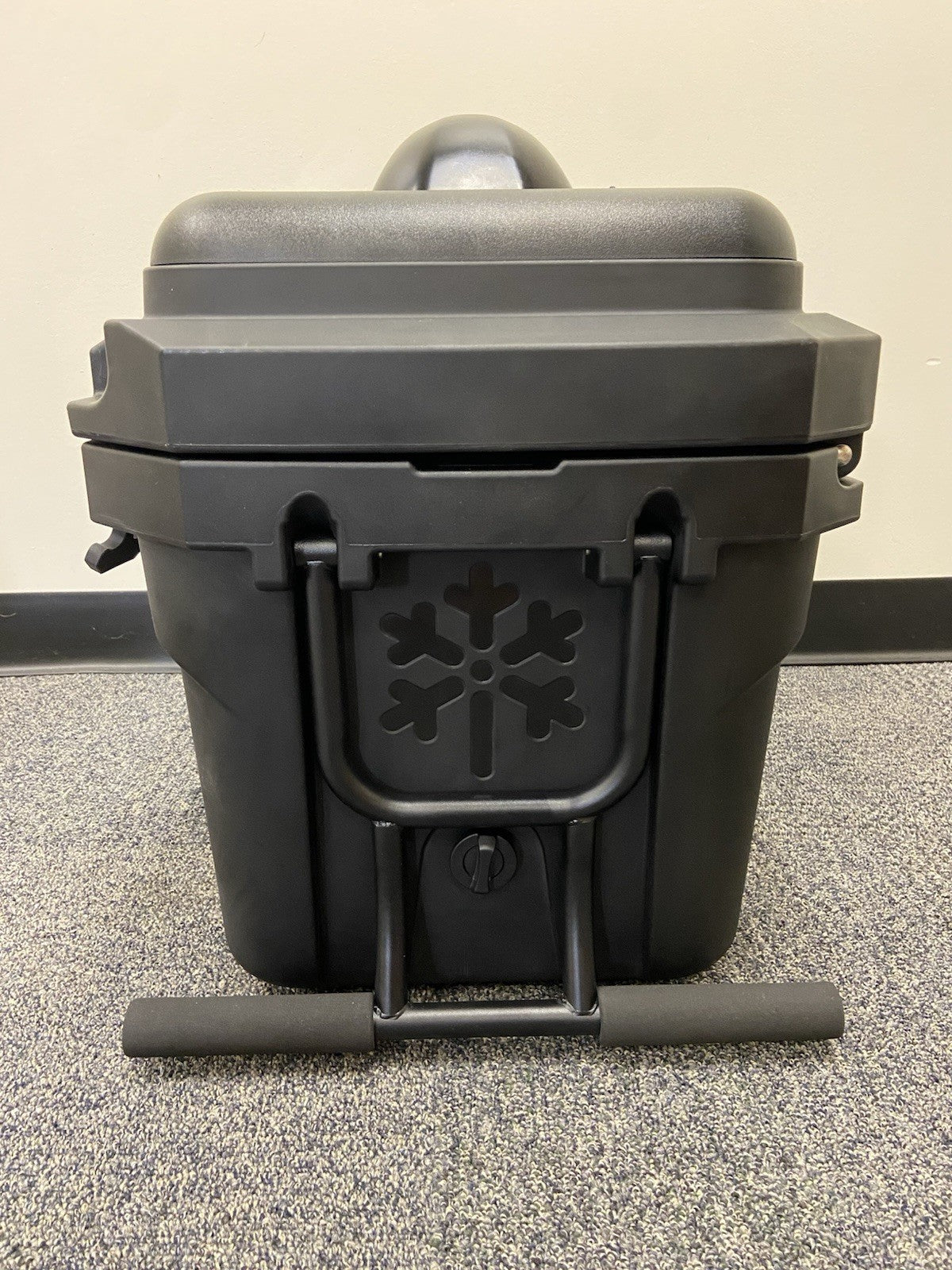lcyBreeze Ultimate Portable Cooler & Air Conditioner AC Black 38 Qt Cooler Only