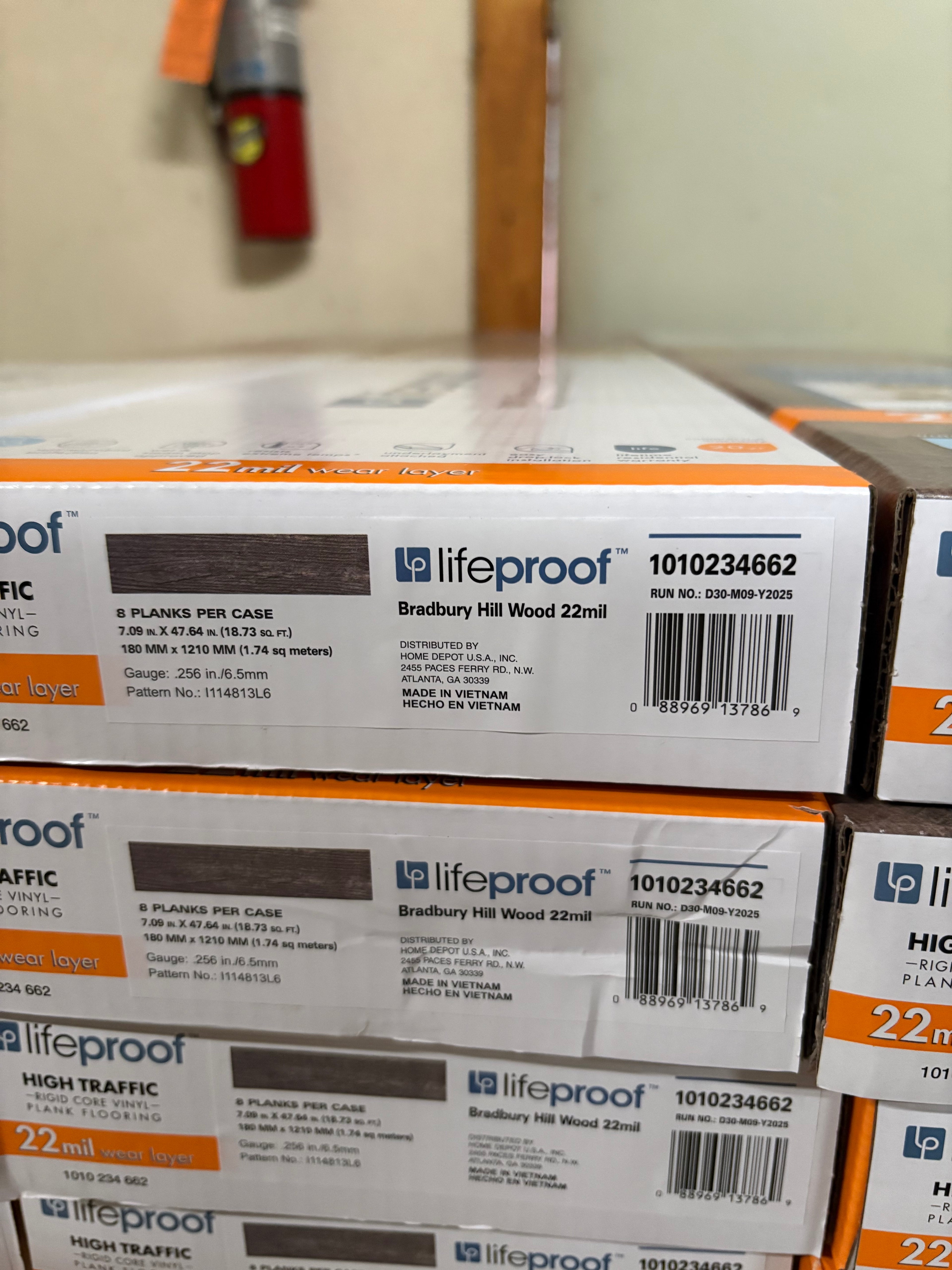 Lifeproof Bradbury Hill Wood 22 MIL x 7.1 in. W x 48 in. L Click Lock Waterproof Luxury Vinyl Plank Flooring (18.7 sqft/case)