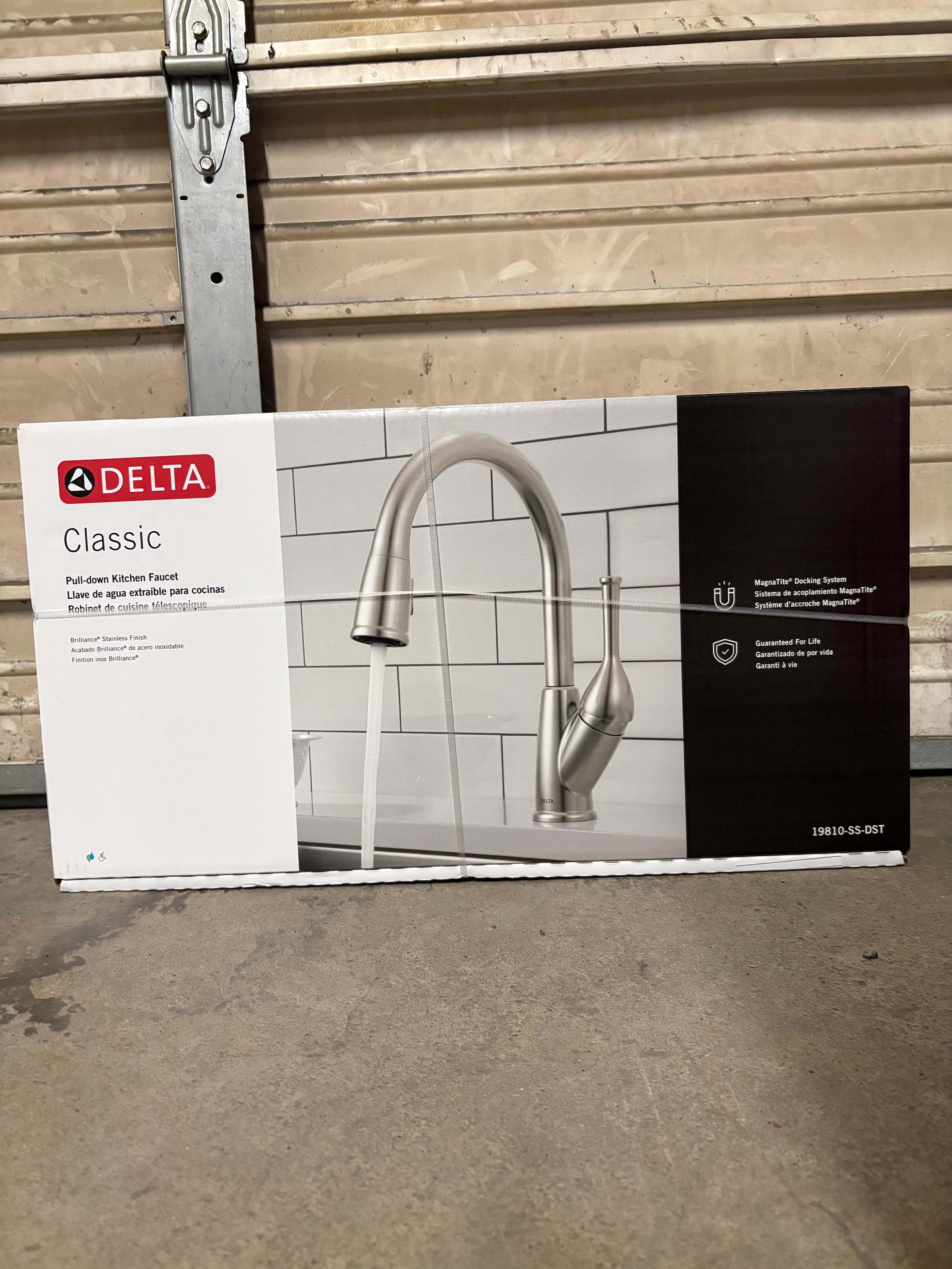 Delta Classic 1-Handle Pull-Down Kitchen Faucet Stainless Steel 19810-SS DST