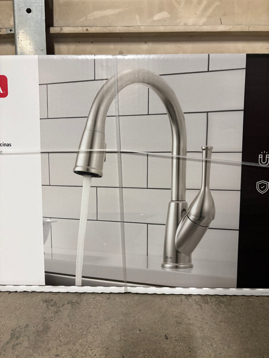 Delta Classic 1-Handle Pull-Down Kitchen Faucet Stainless Steel 19810-SS DST